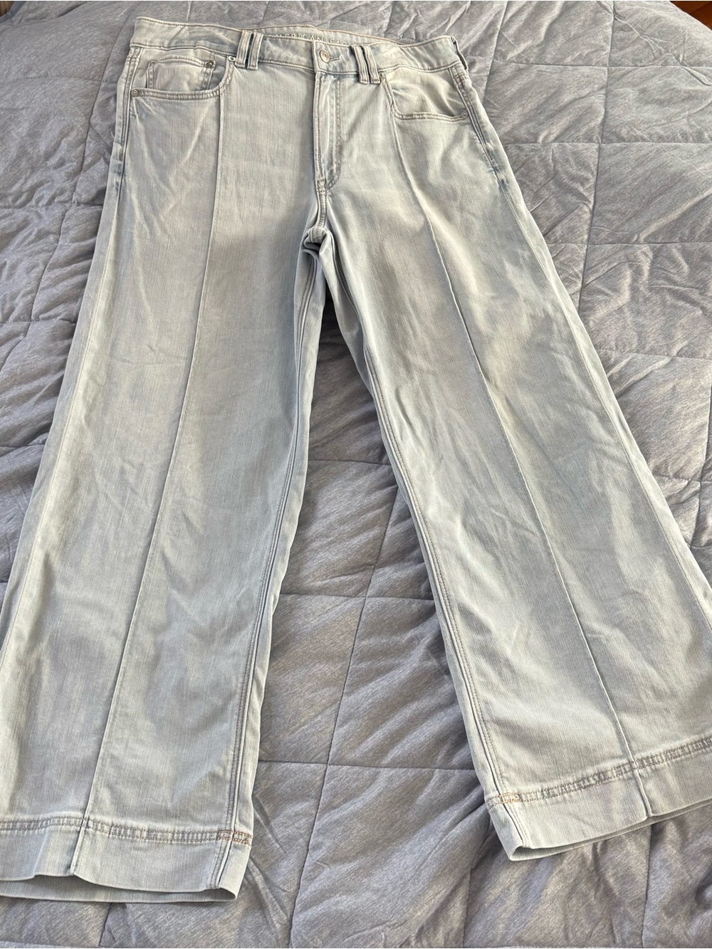 American Eagle Outfitters Dreamy Drape Lightwash Wide-Leg Jeans with Front seam